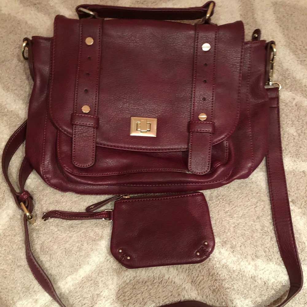 Sole Society Medium Presley Messenger in Burgundy